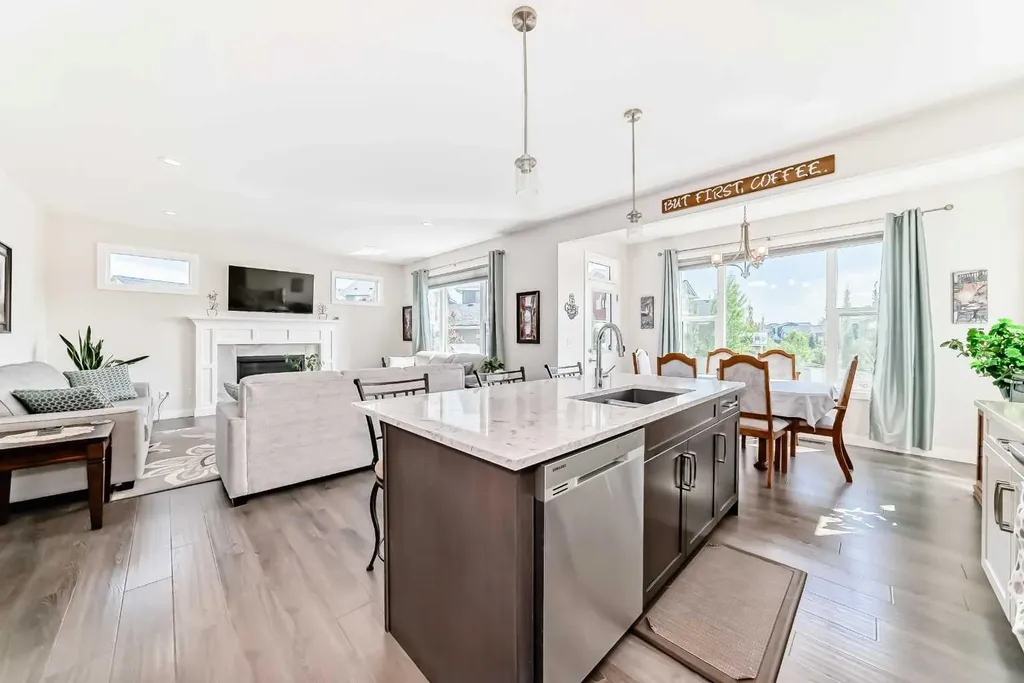 151 Baywater Rise SW Airdrie AB T3H 3V4
