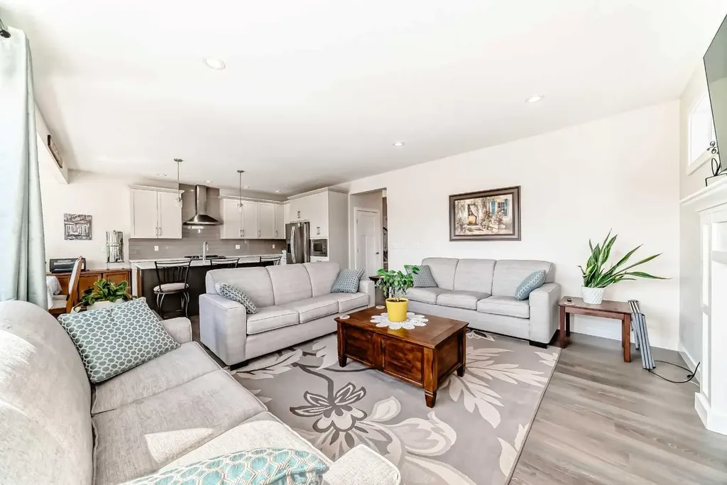 151 Baywater Rise SW Airdrie AB T3H 3V4
