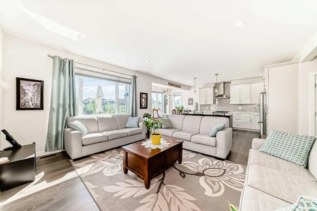 151 Baywater Rise SW Airdrie AB T3H 3V4