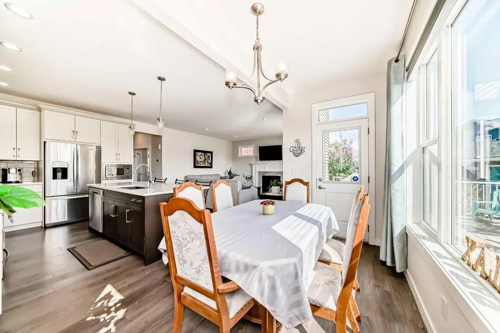 151 Baywater Rise SW Airdrie AB T3H 3V4