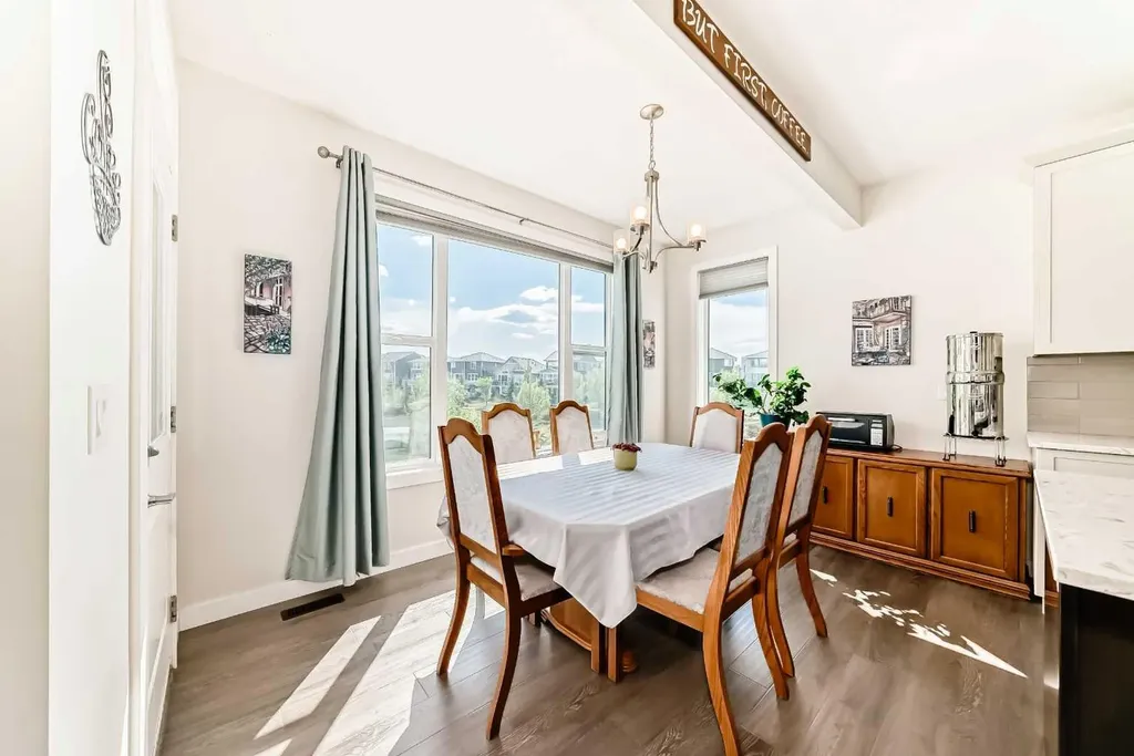 151 Baywater Rise SW Airdrie AB T3H 3V4