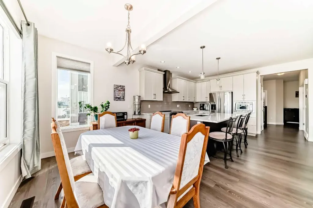151 Baywater Rise SW Airdrie AB T3H 3V4
