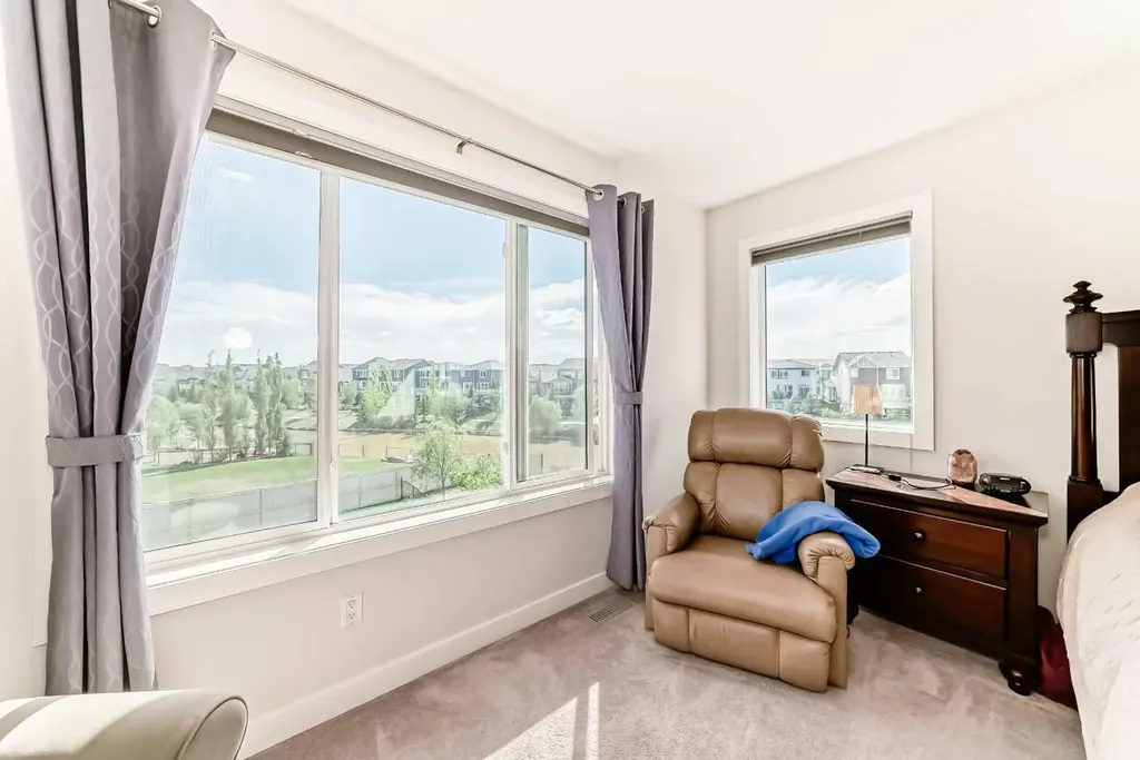 151 Baywater Rise SW Airdrie AB T3H 3V4