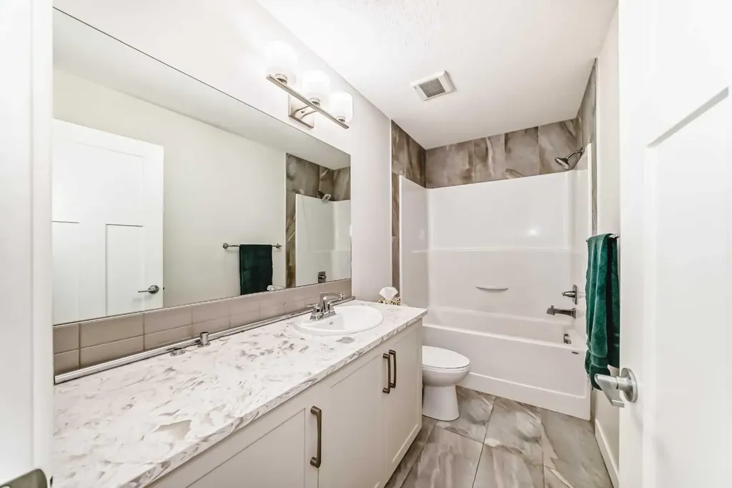 151 Baywater Rise SW Airdrie AB T3H 3V4