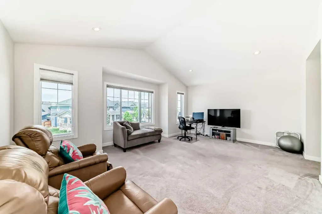 151 Baywater Rise SW Airdrie AB T3H 3V4