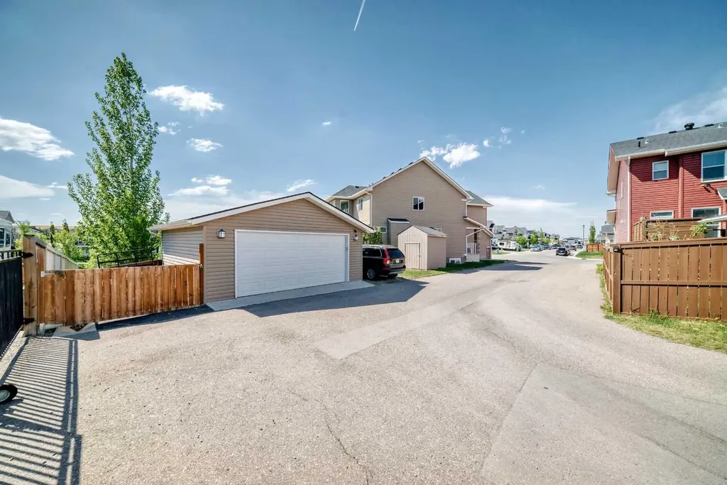 151 Baywater Rise SW Airdrie AB T3H 3V4