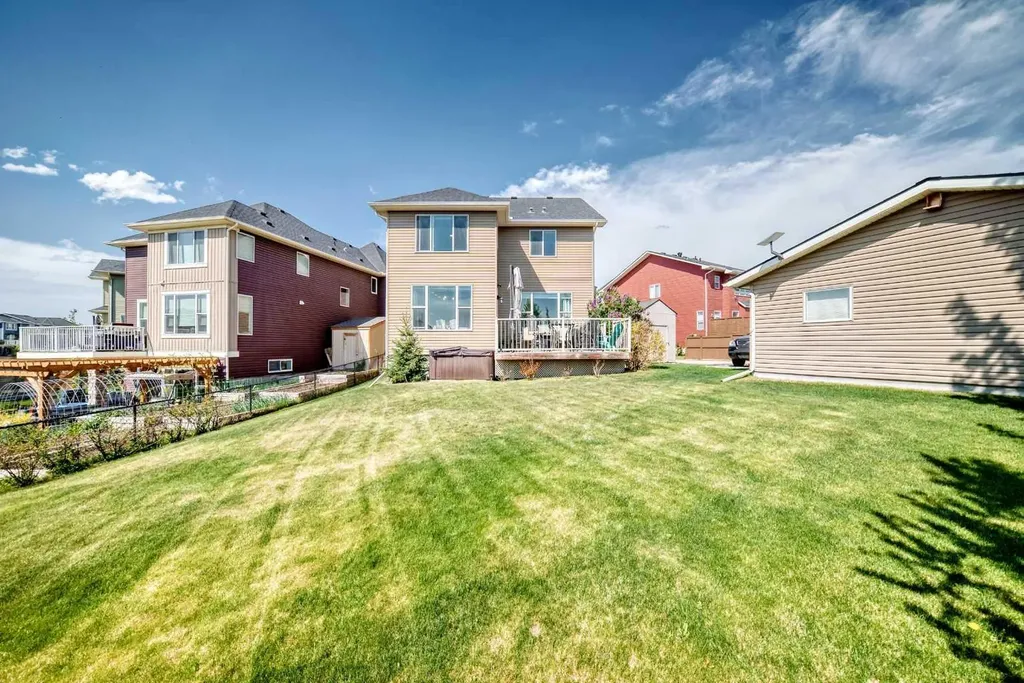 151 Baywater Rise SW Airdrie AB T3H 3V4