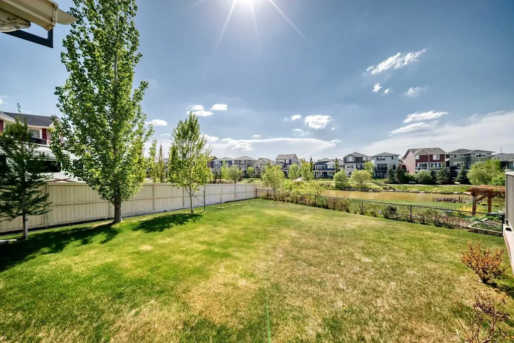 151 Baywater Rise SW Airdrie AB T3H 3V4
