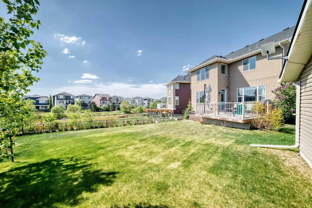 151 Baywater Rise SW Airdrie AB T3H 3V4