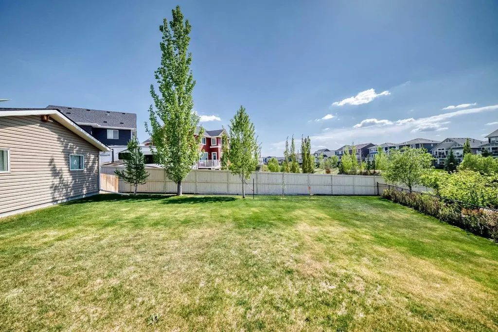 151 Baywater Rise SW Airdrie AB T3H 3V4