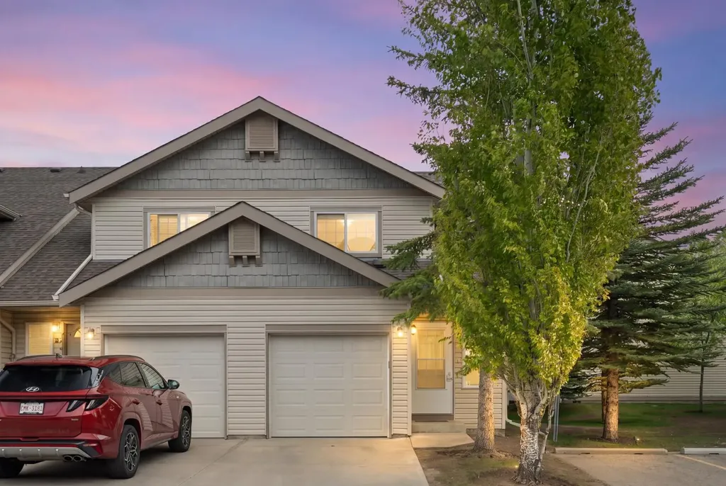 10 Eversyde Court SW Calgary AB T2Y 4S4