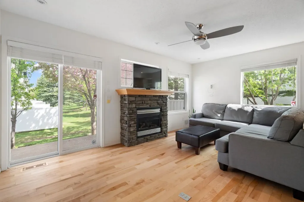 10 Eversyde Court SW Calgary AB T2Y 4S4
