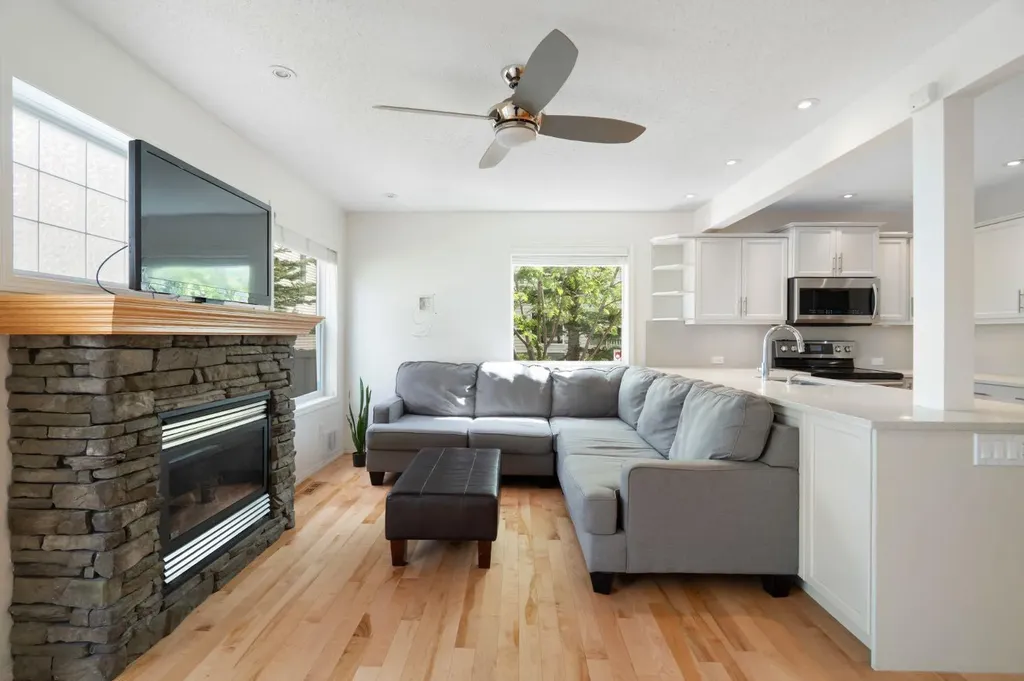 10 Eversyde Court SW Calgary AB T2Y 4S4