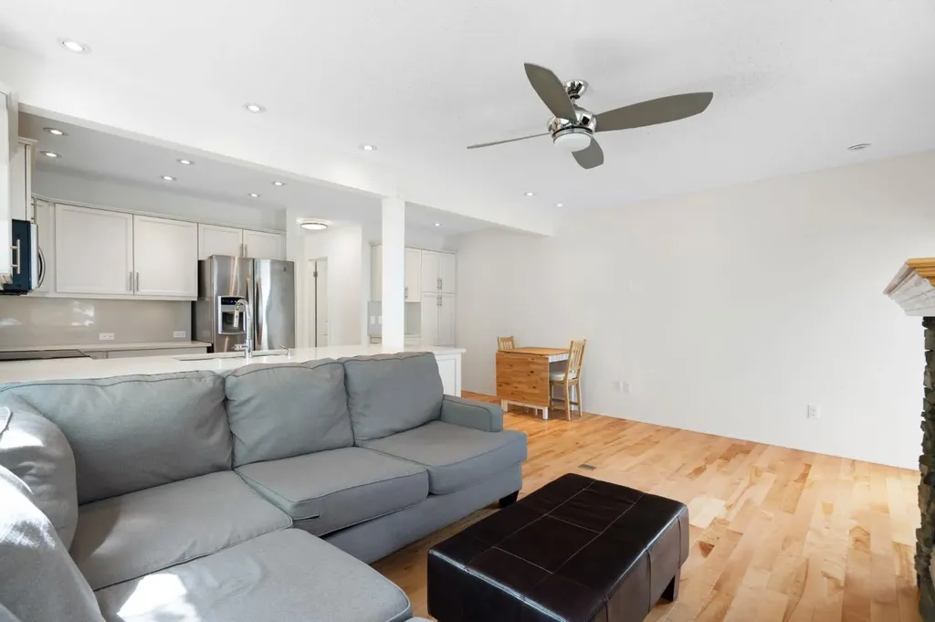 10 Eversyde Court SW Calgary AB T2Y 4S4