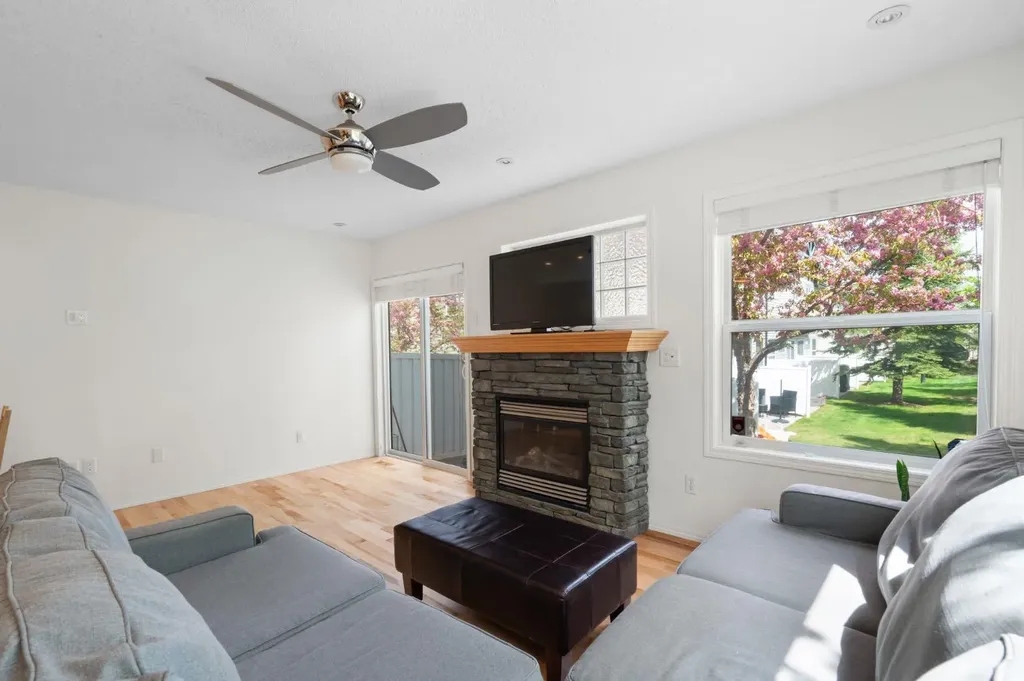 10 Eversyde Court SW Calgary AB T2Y 4S4