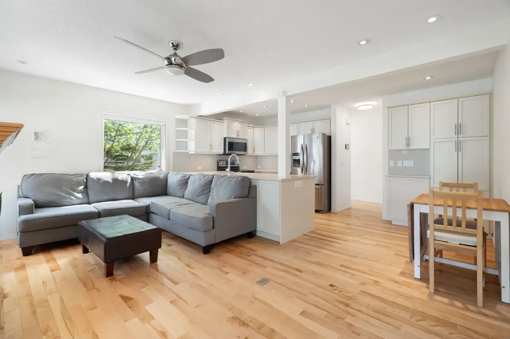 10 Eversyde Court SW Calgary AB T2Y 4S4