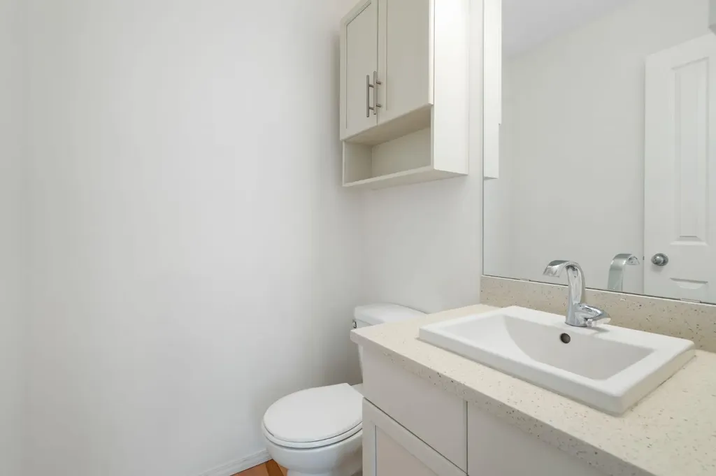 10 Eversyde Court SW Calgary AB T2Y 4S4