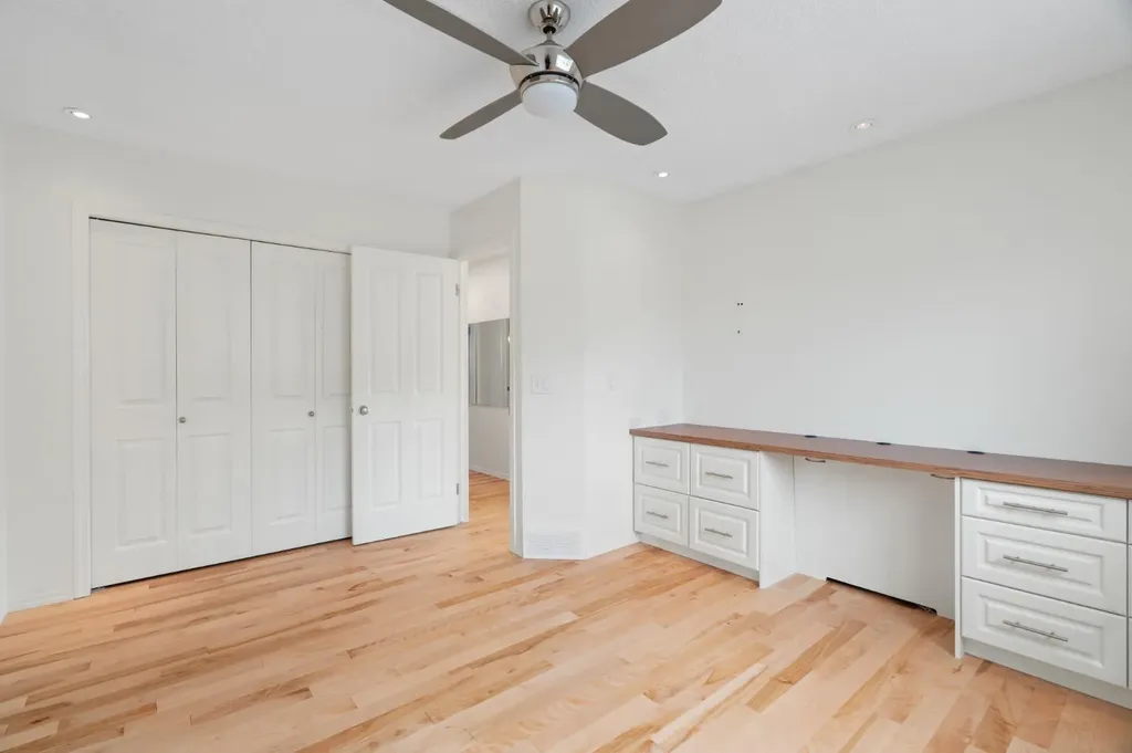 10 Eversyde Court SW Calgary AB T2Y 4S4