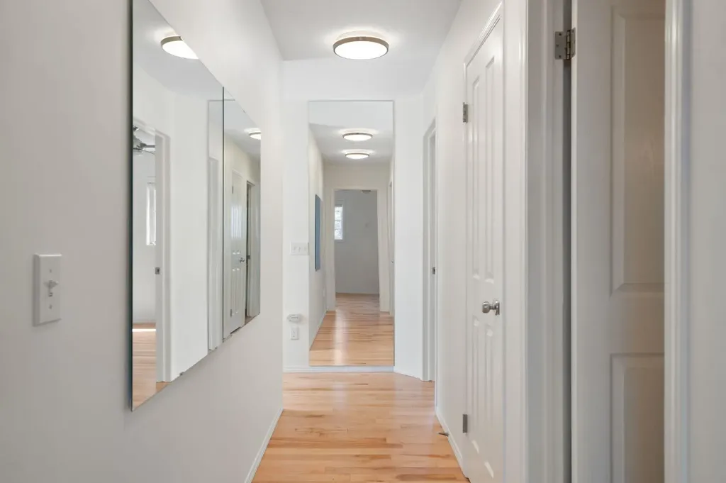 10 Eversyde Court SW Calgary AB T2Y 4S4