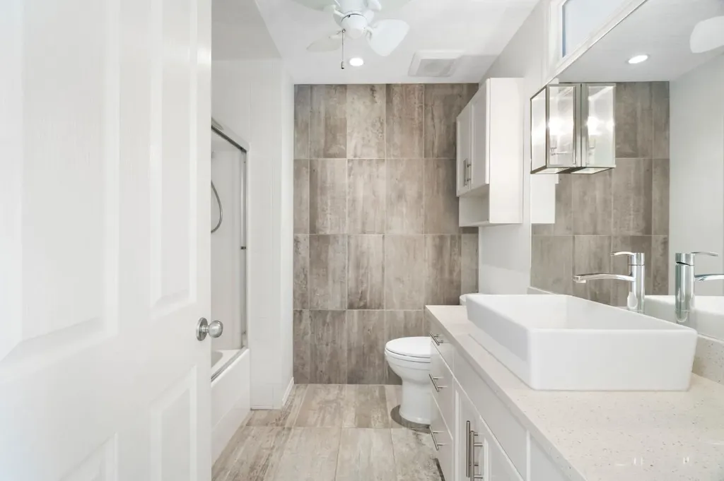 10 Eversyde Court SW Calgary AB T2Y 4S4