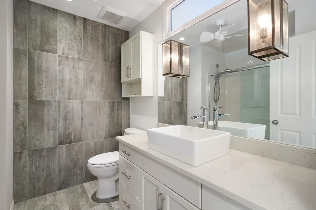 10 Eversyde Court SW Calgary AB T2Y 4S4