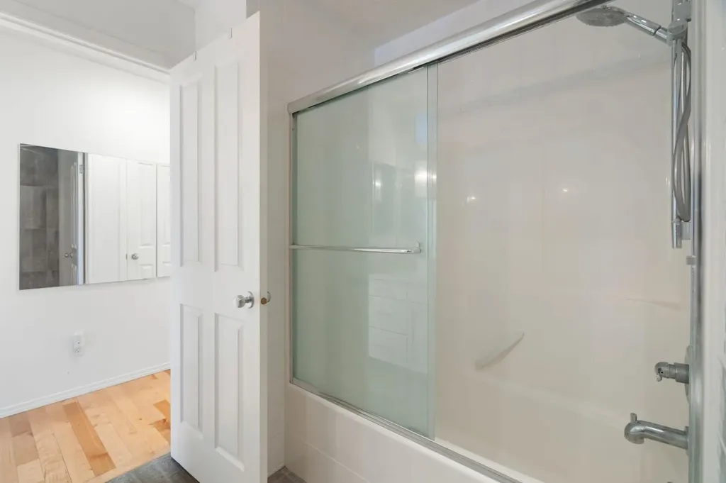 10 Eversyde Court SW Calgary AB T2Y 4S4