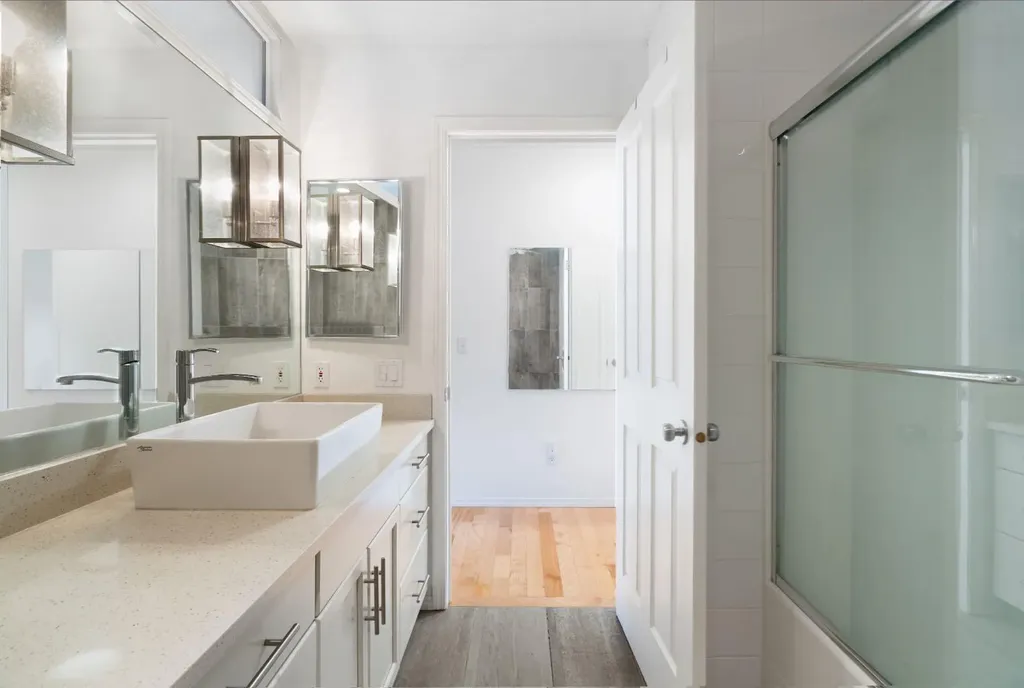 10 Eversyde Court SW Calgary AB T2Y 4S4