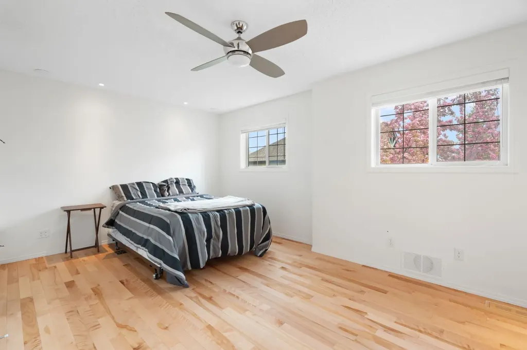 10 Eversyde Court SW Calgary AB T2Y 4S4