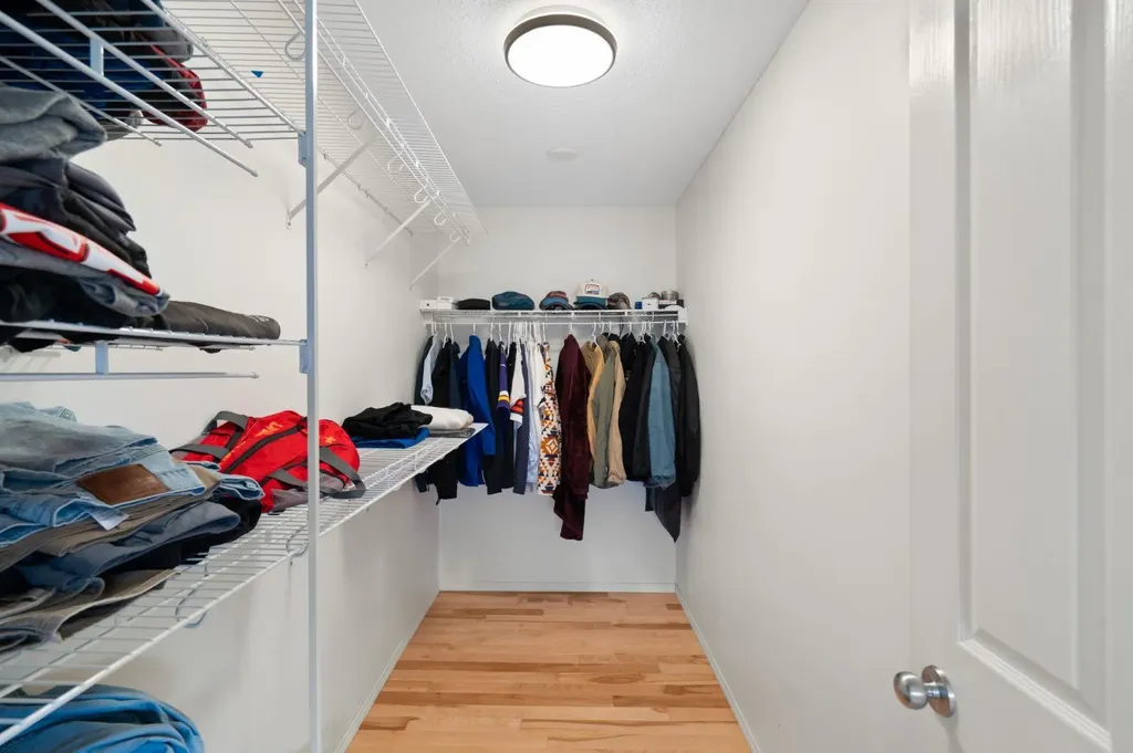 10 Eversyde Court SW Calgary AB T2Y 4S4