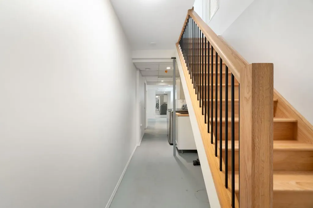 10 Eversyde Court SW Calgary AB T2Y 4S4