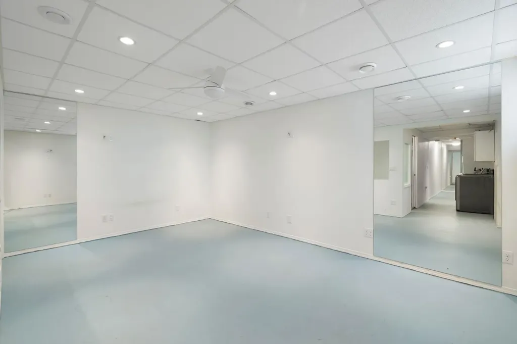 10 Eversyde Court SW Calgary AB T2Y 4S4