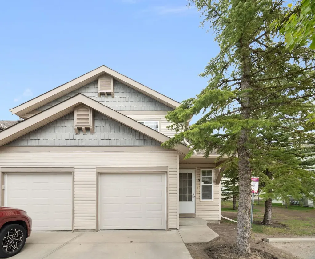 10 Eversyde Court SW Calgary AB T2Y 4S4
