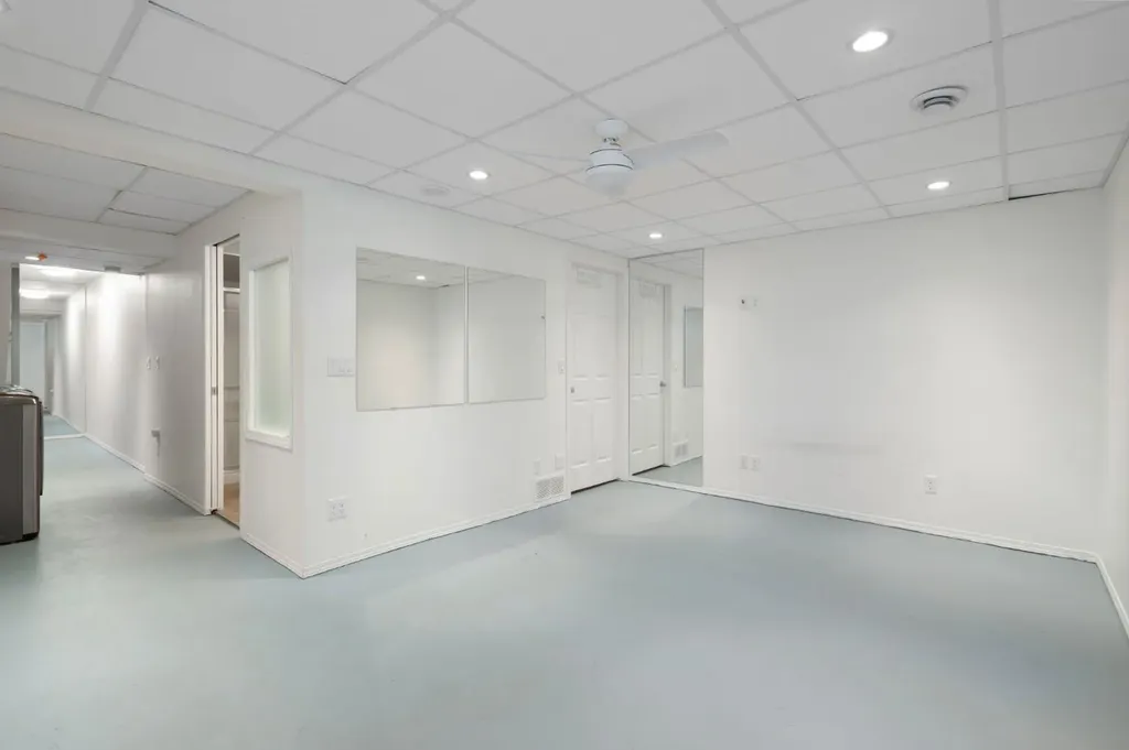 10 Eversyde Court SW Calgary AB T2Y 4S4