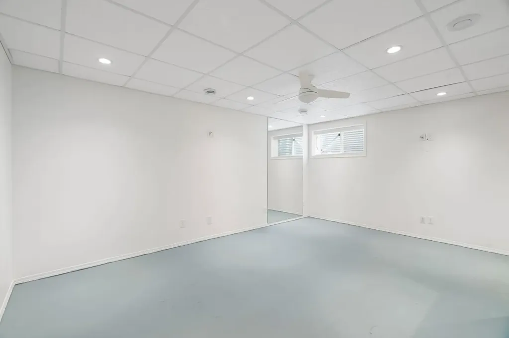 10 Eversyde Court SW Calgary AB T2Y 4S4
