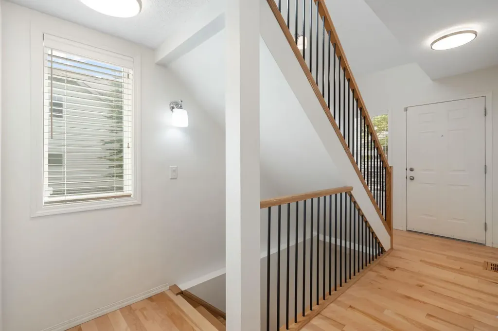 10 Eversyde Court SW Calgary AB T2Y 4S4