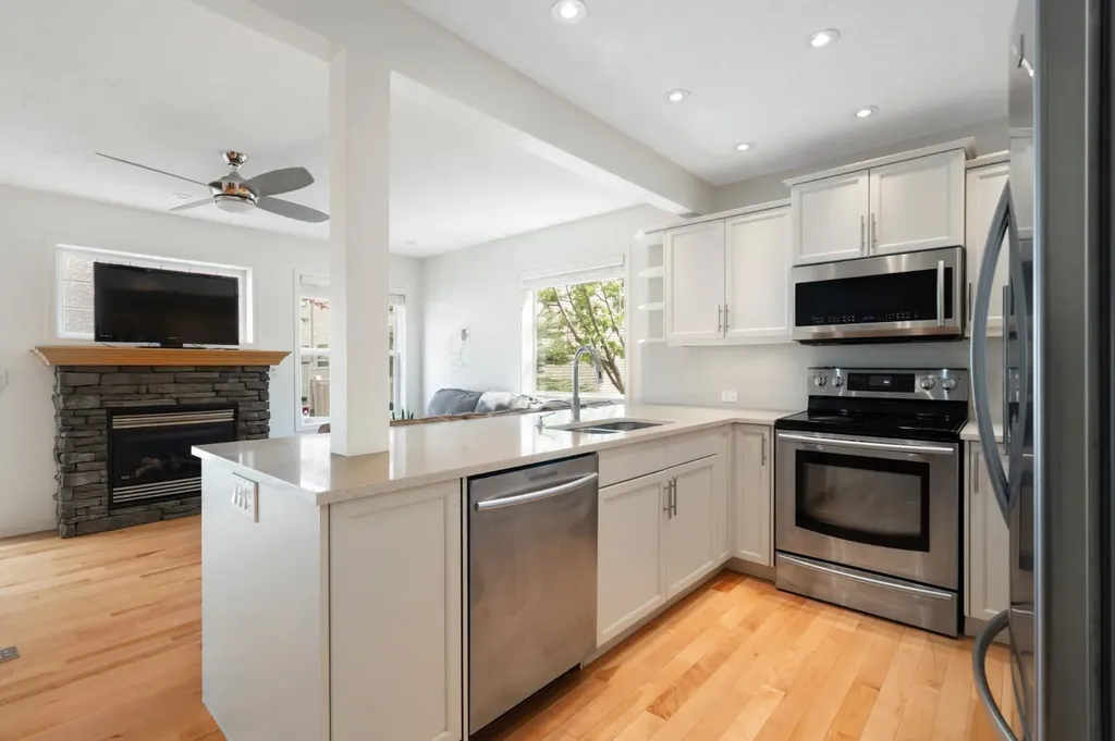10 Eversyde Court SW Calgary AB T2Y 4S4