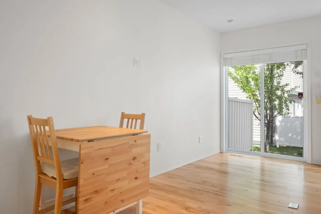 10 Eversyde Court SW Calgary AB T2Y 4S4