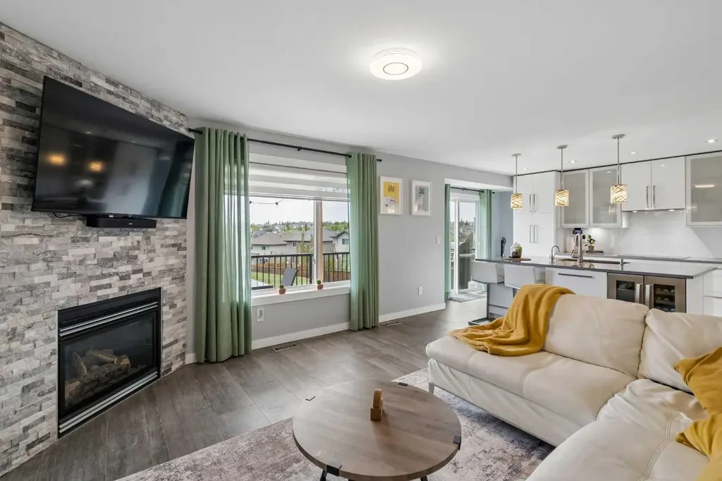105 Royal Birch Crescent NW Calgary AB T3G 5N8