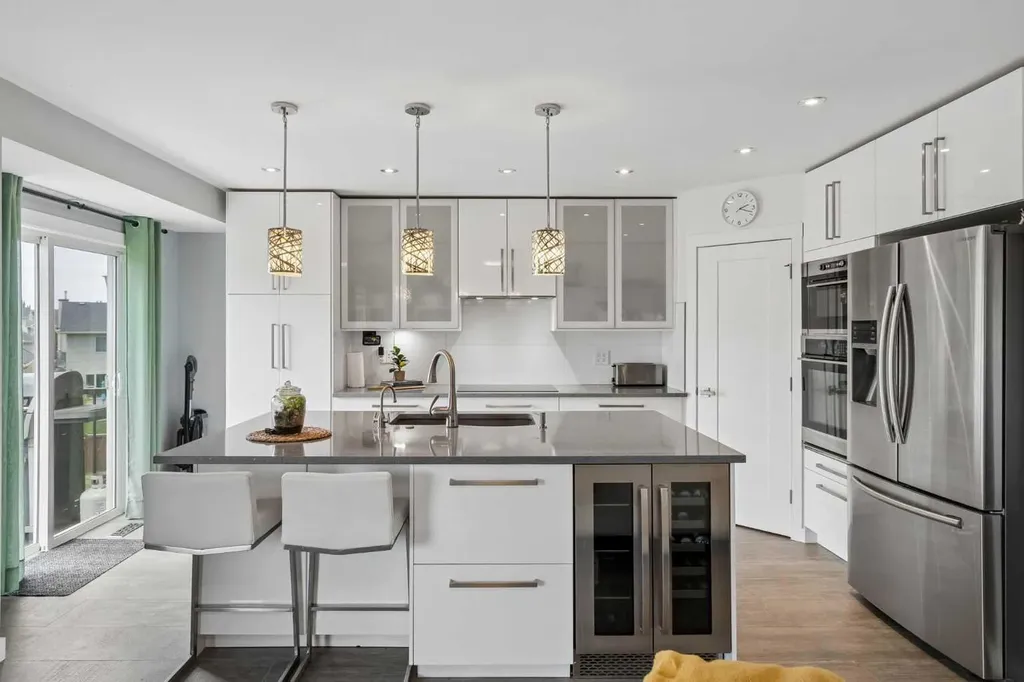 105 Royal Birch Crescent NW Calgary AB T3G 5N8