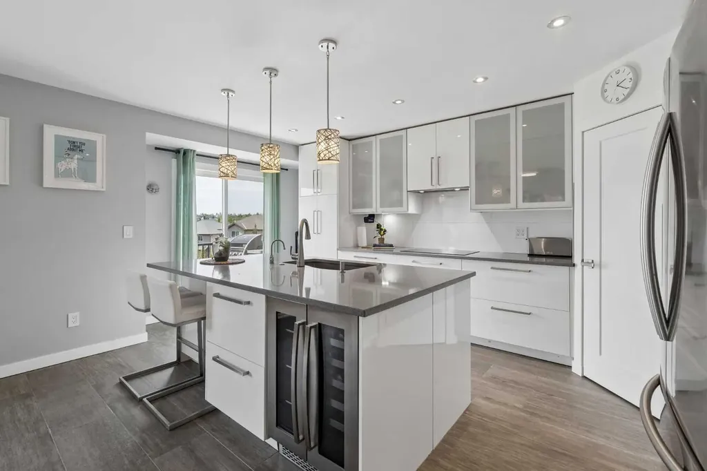105 Royal Birch Crescent NW Calgary AB T3G 5N8