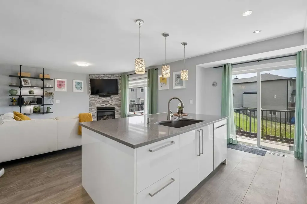 105 Royal Birch Crescent NW Calgary AB T3G 5N8