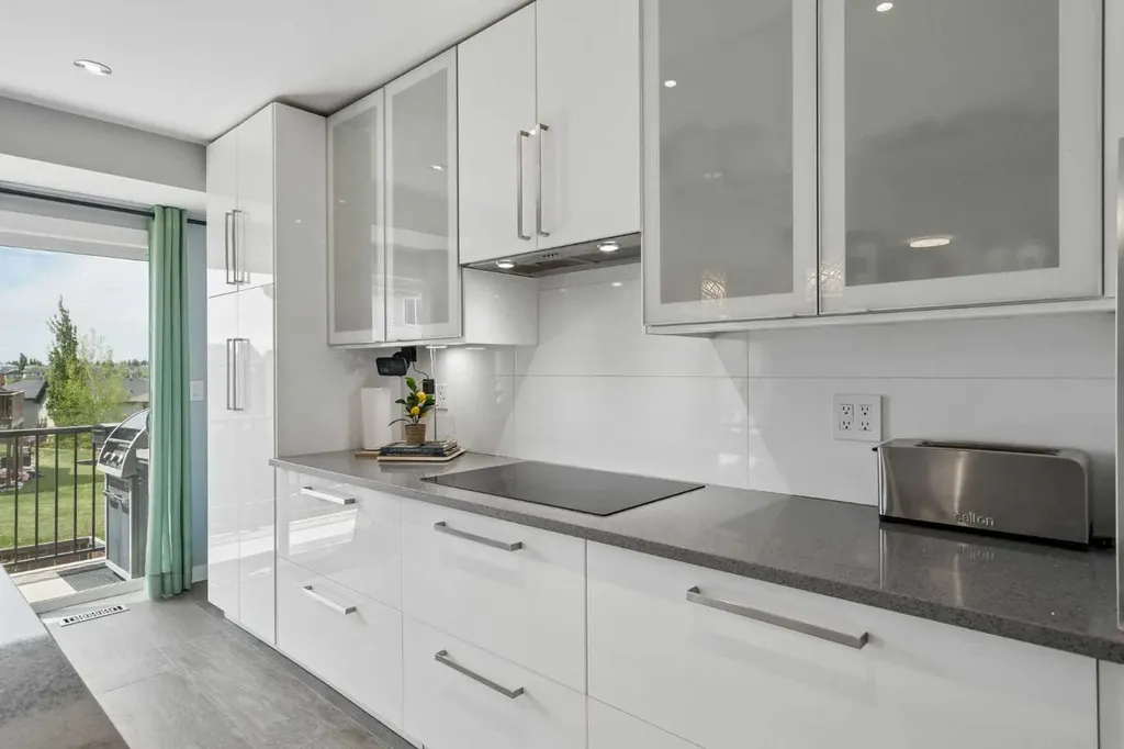 105 Royal Birch Crescent NW Calgary AB T3G 5N8