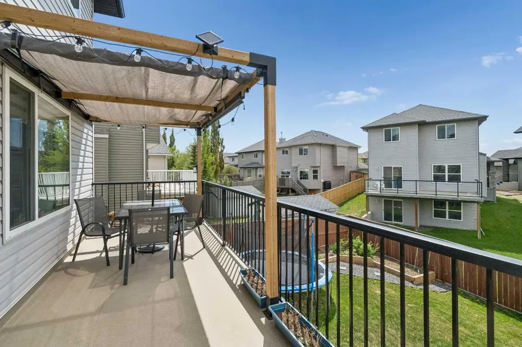 105 Royal Birch Crescent NW Calgary AB T3G 5N8