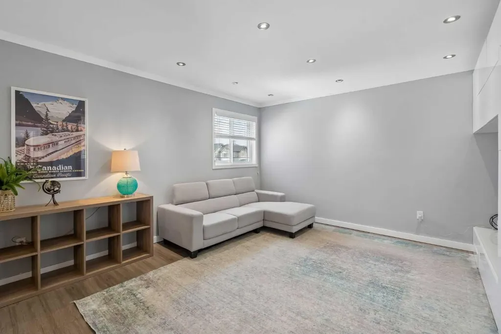 105 Royal Birch Crescent NW Calgary AB T3G 5N8