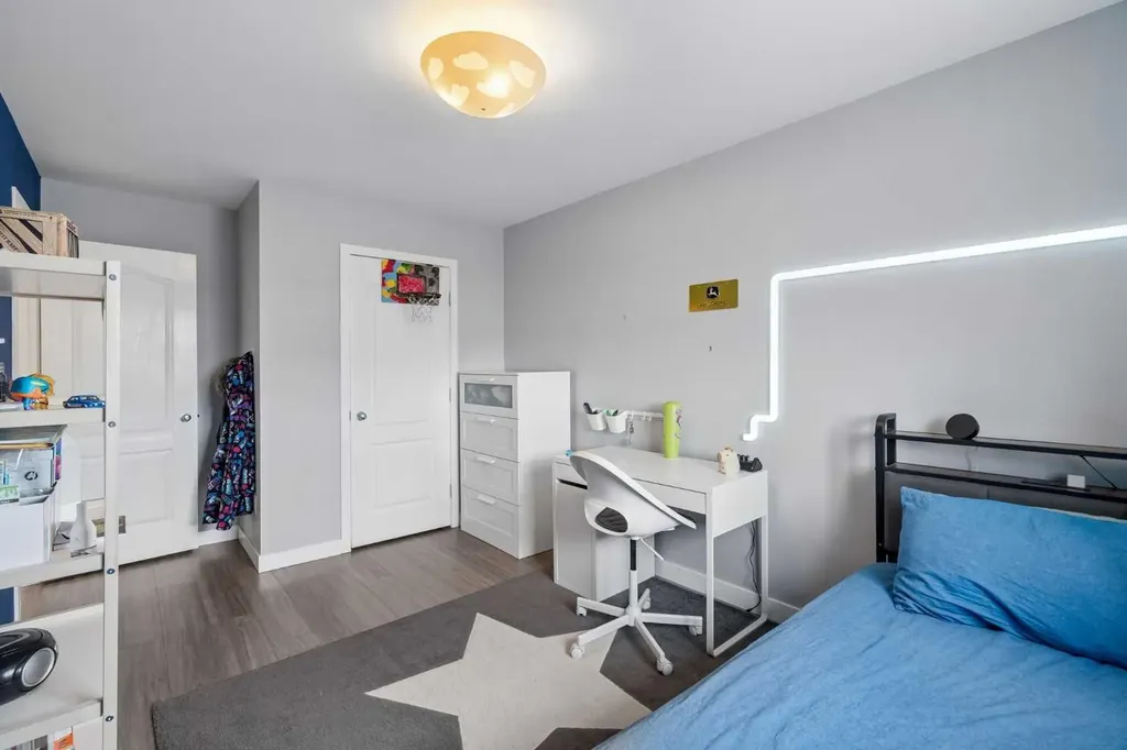 105 Royal Birch Crescent NW Calgary AB T3G 5N8