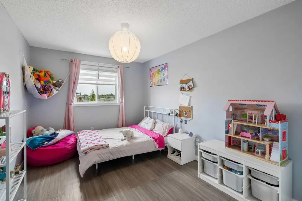 105 Royal Birch Crescent NW Calgary AB T3G 5N8