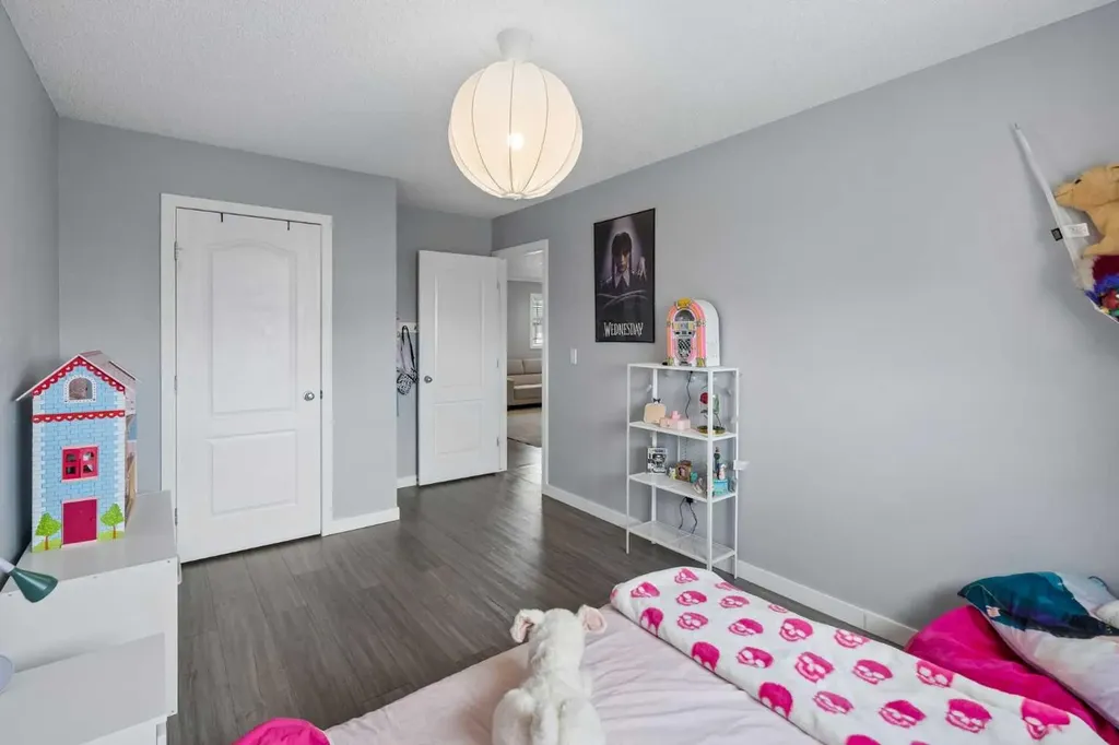 105 Royal Birch Crescent NW Calgary AB T3G 5N8