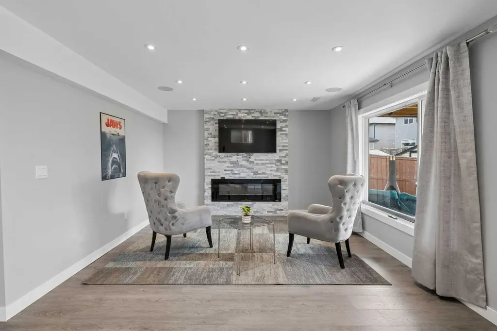 105 Royal Birch Crescent NW Calgary AB T3G 5N8