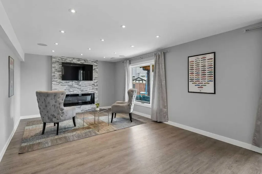 105 Royal Birch Crescent NW Calgary AB T3G 5N8
