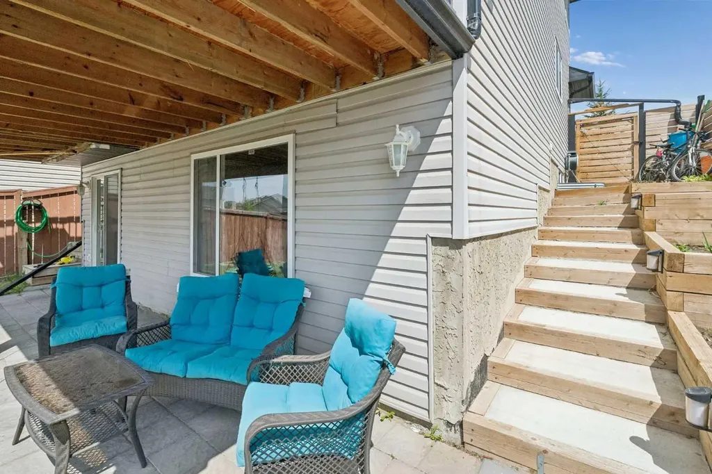 105 Royal Birch Crescent NW Calgary AB T3G 5N8